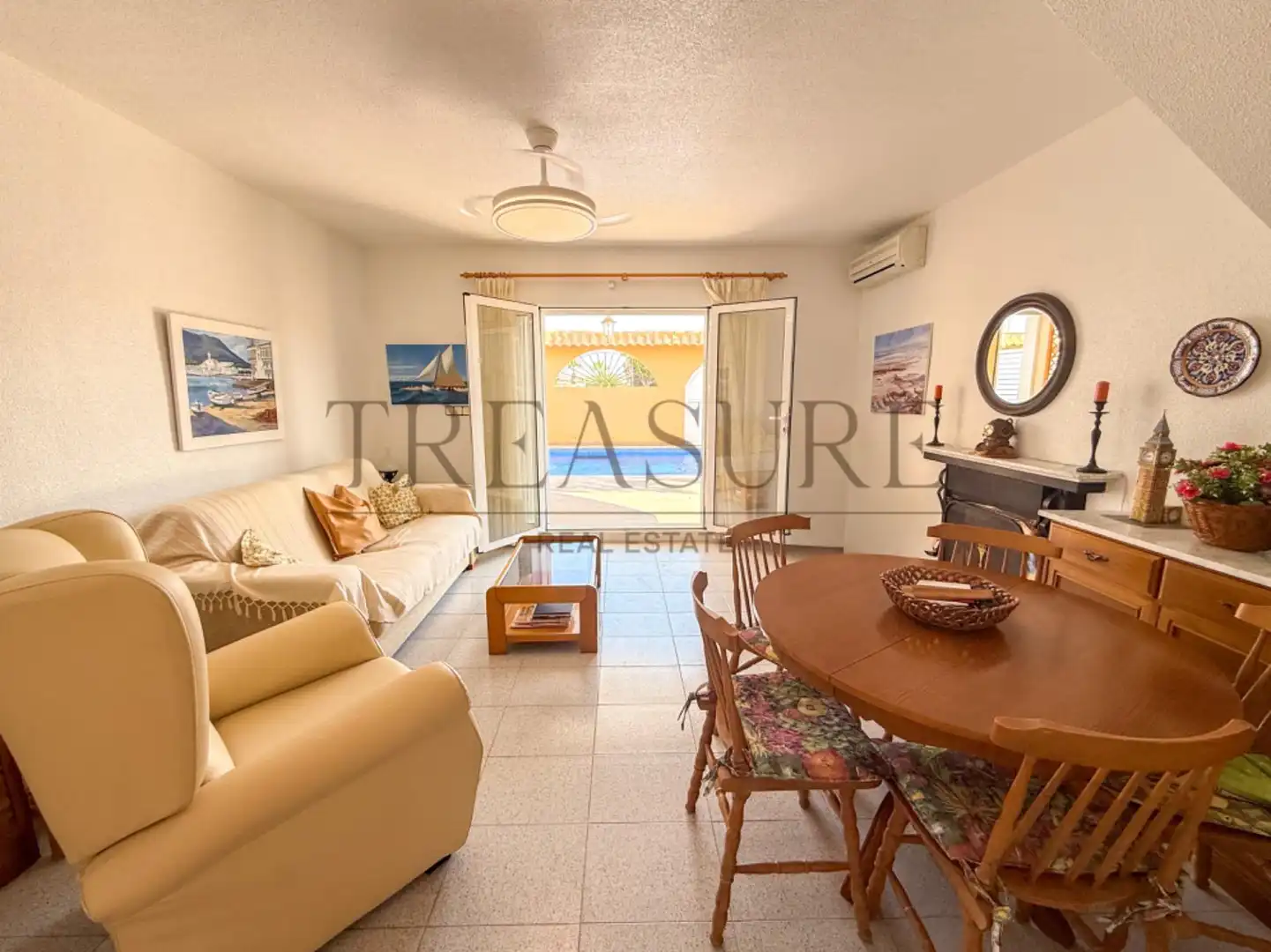 Sala de estar de Casa adosada en venta en Mazarrón con Aire acondicionado, Calefacción y Terraza