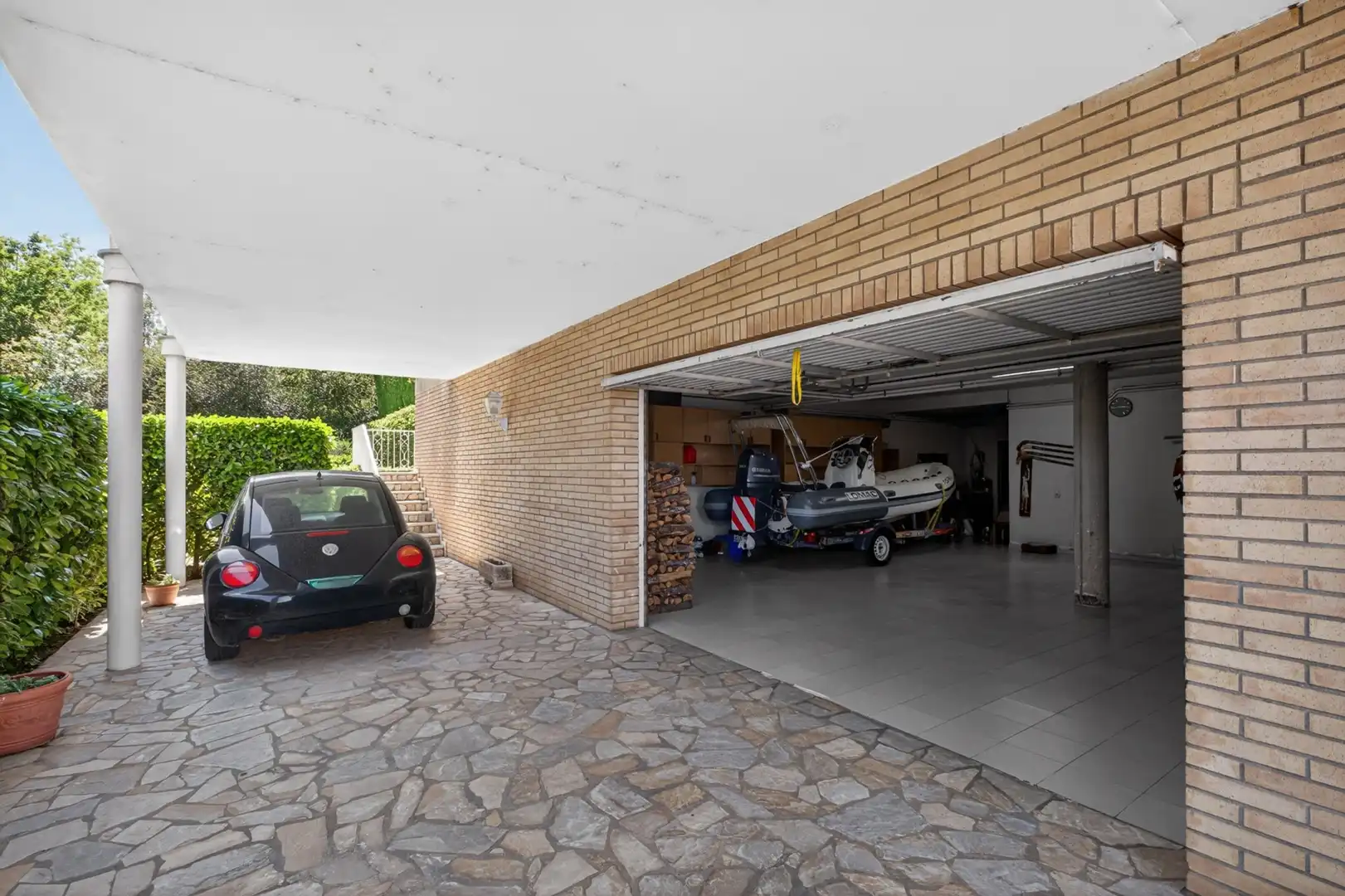Parkplatz von Haus oder Chalet zum Verkauf in Quart mit Klimaanlage, Heizung und Abstellraum