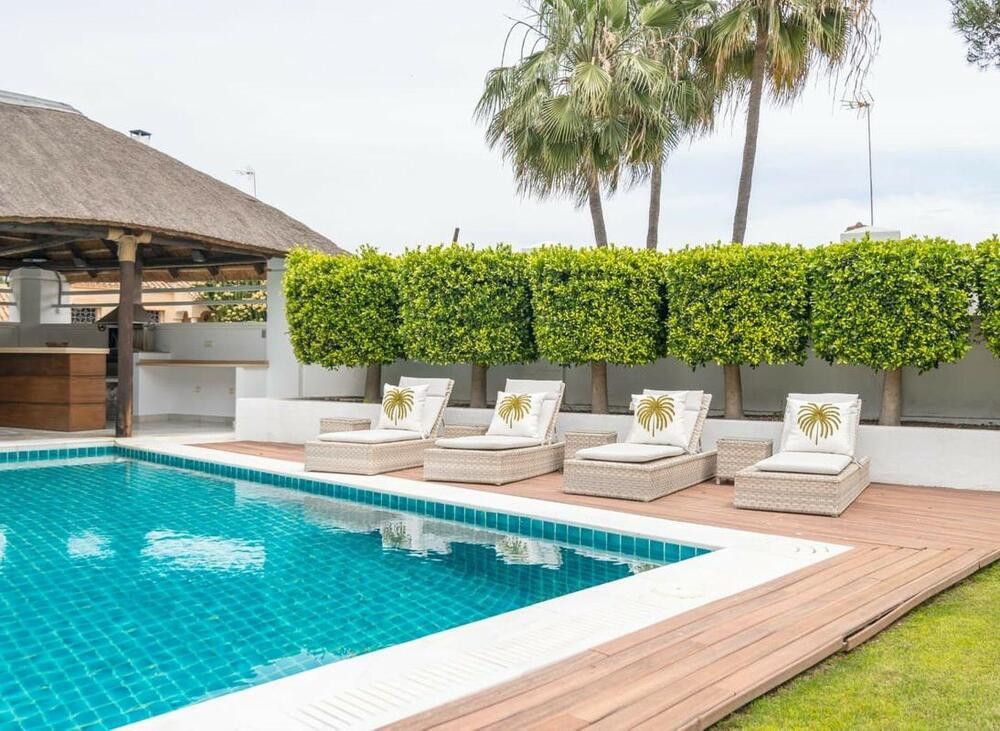 Swimming pool of House or chalet to rent in Marbella  with Air Conditioner, Private garden and Terrace