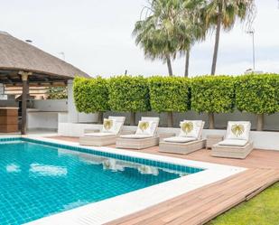 Swimming pool of House or chalet to rent in Marbella  with Air Conditioner, Private garden and Terrace