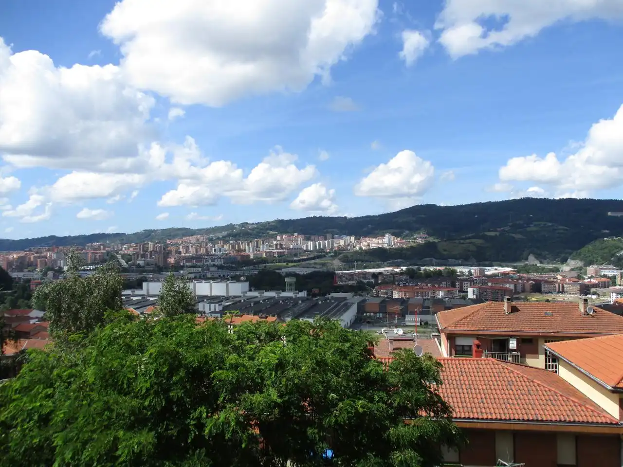 Außenansicht von Wohnung zum Verkauf in Basauri  mit Möbliert und Balkon