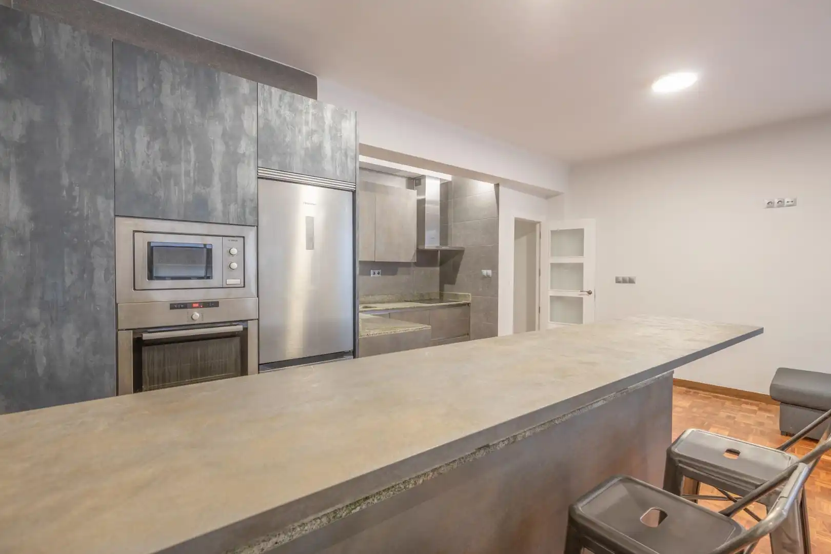 Küche von Wohnung zum Verkauf in Granada mit Parkett