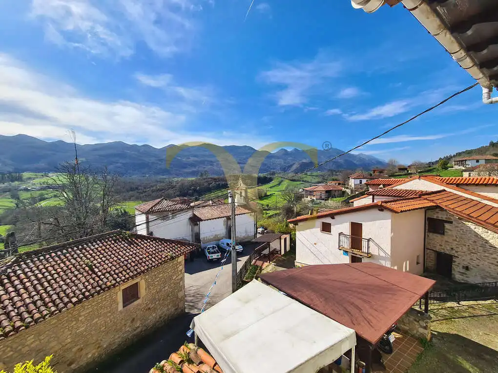Vista exterior de Casa adosada en venda en Llanes amb Calefacció i Moblat