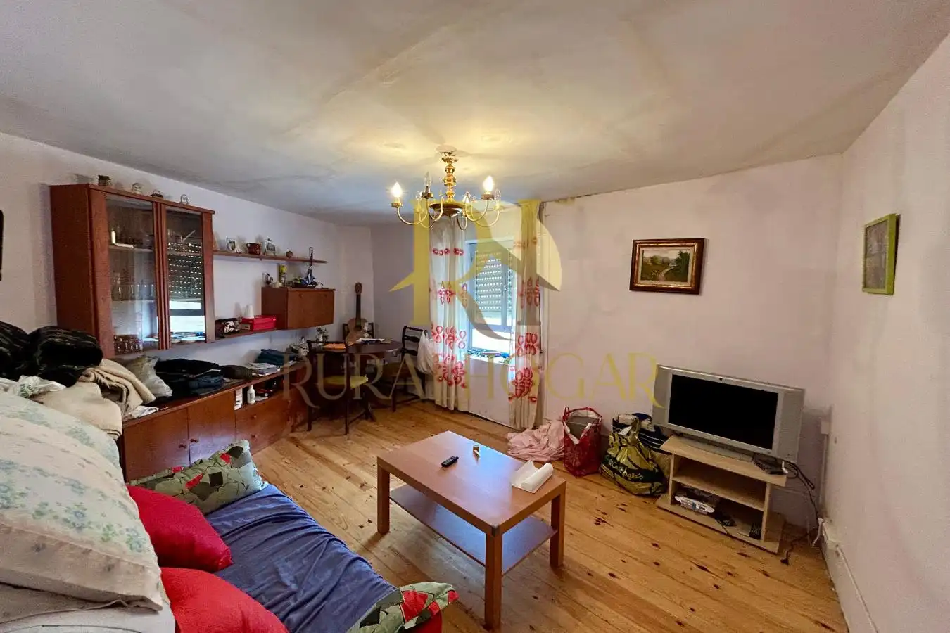Sala de estar de Casa o chalet en venta en Castrillo de la Valduerna con Balcón