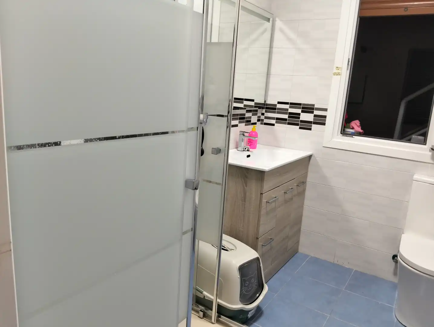 Baño de Local en venta en Portugalete con Calefacción, Terraza y Amueblado