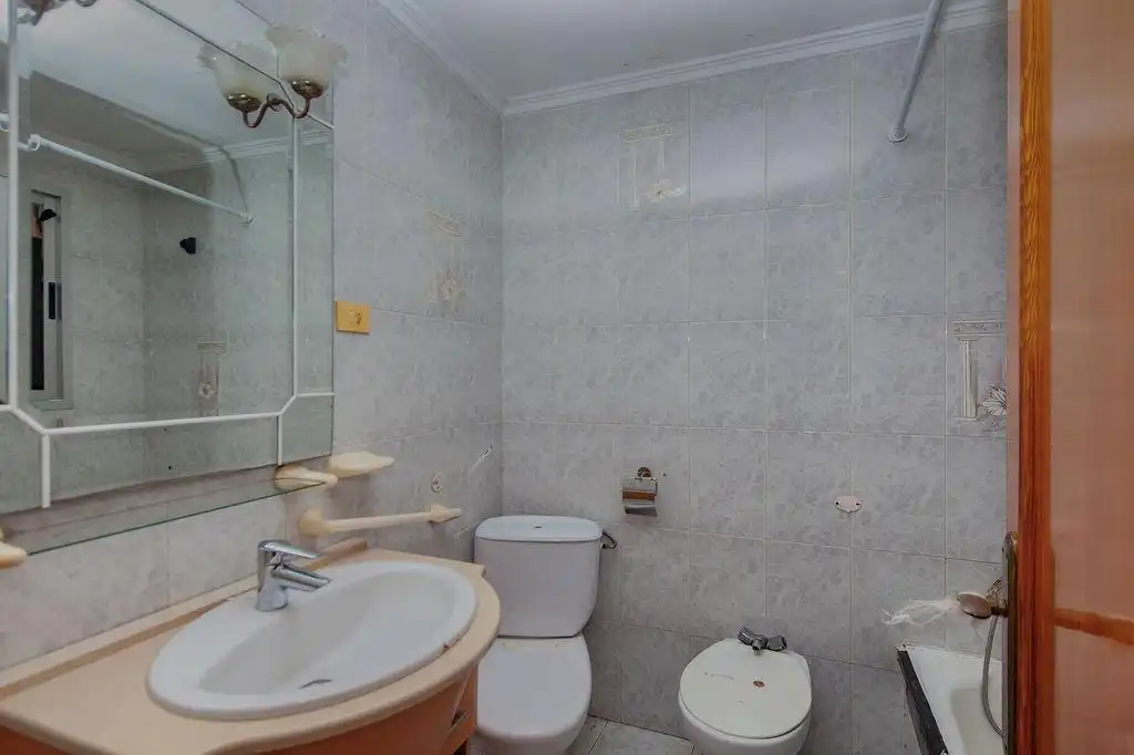 Bathroom of Houses for sale in Tavernes de la Valldigna  with Alarm