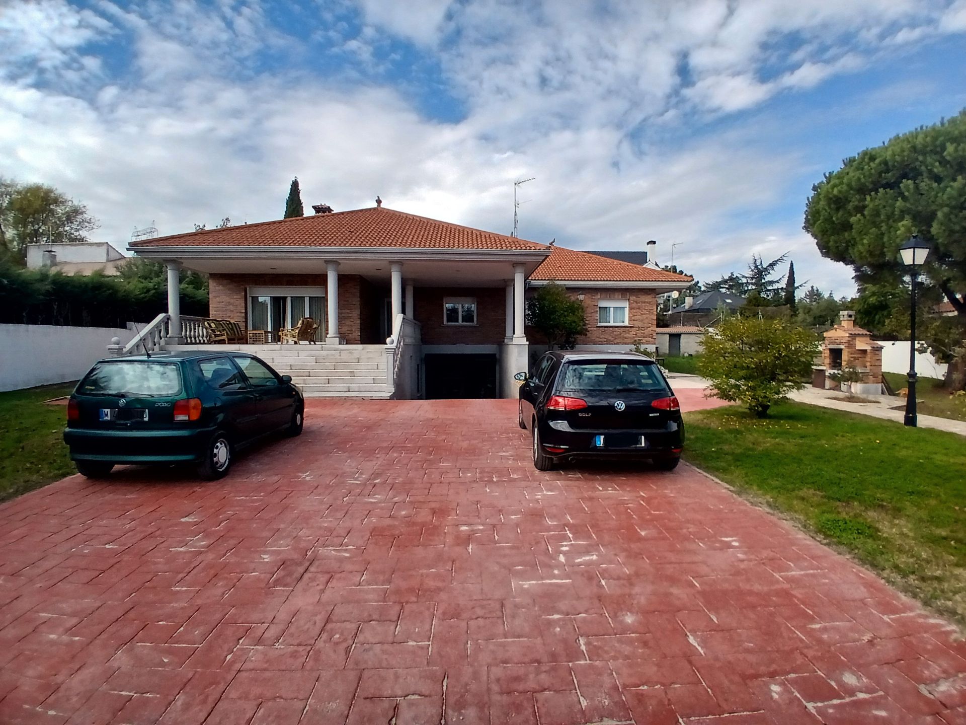Vista exterior de Casa o xalet en venda en Galapagar amb Aire condicionat, Calefacció i Jardí privat
