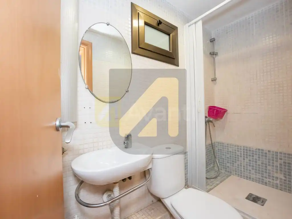 Baño de Apartamento en venta en L'Hospitalet de Llobregat