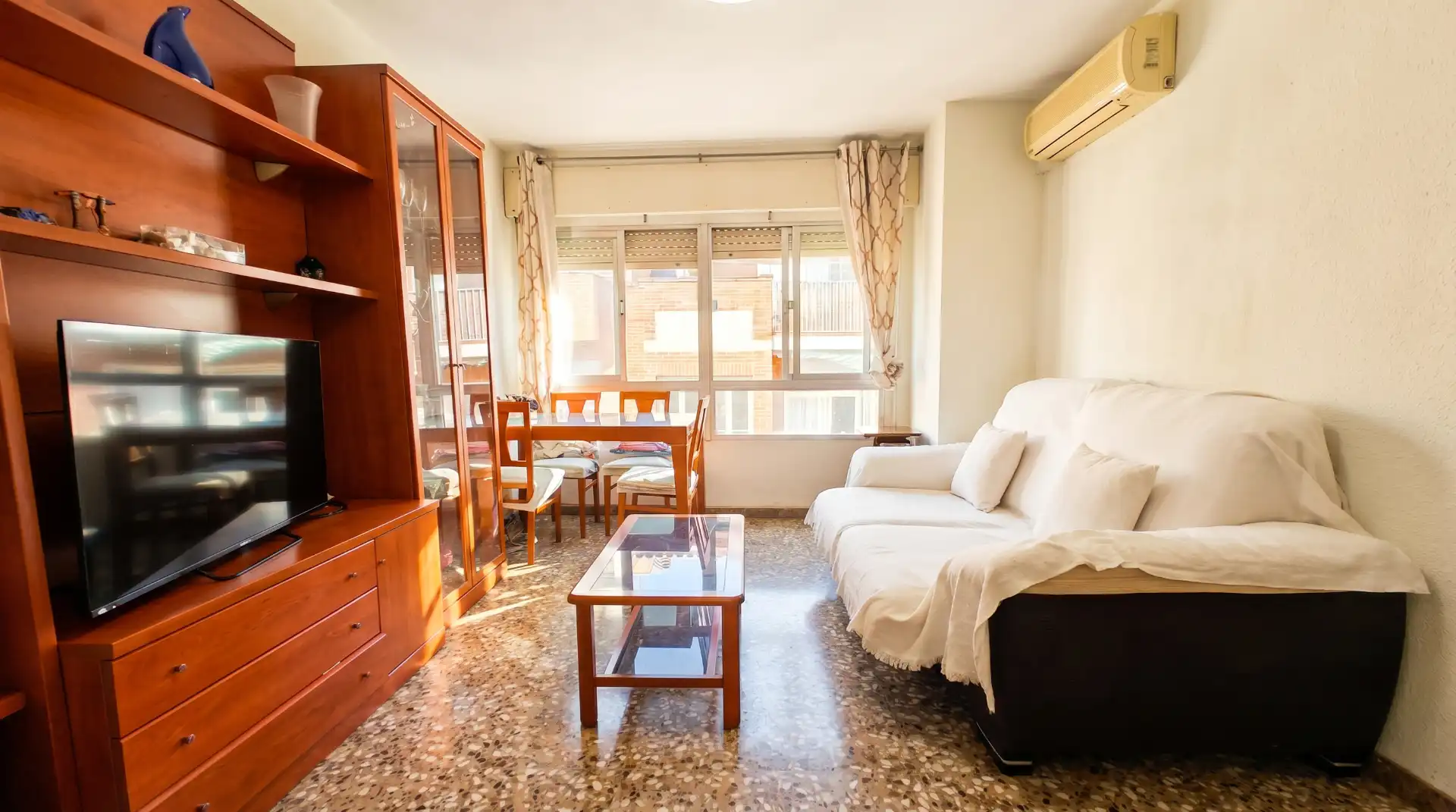 Sala d'estar de Pis en venda en Alicante / Alacant amb Aire condicionat, Calefacció i Moblat