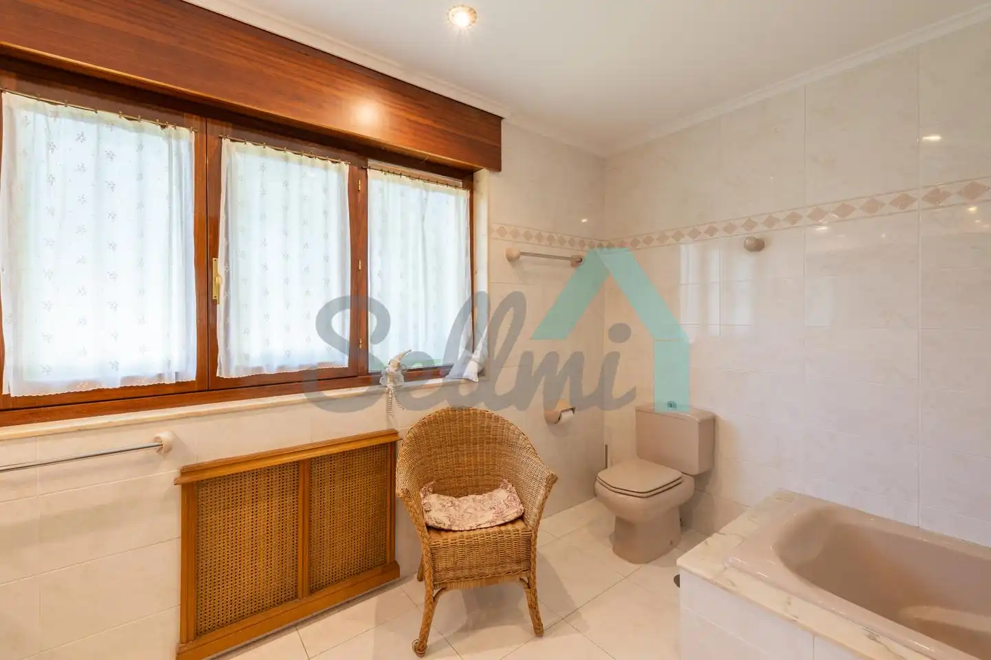 Bathroom of Detached homes for sale in Llanes  with Heating, Private garden and Parquet flooring