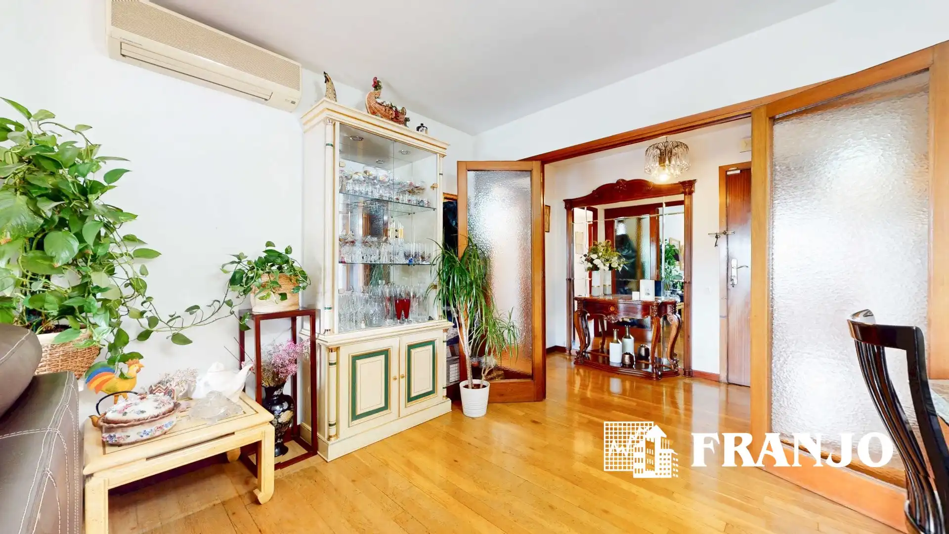 Wohnzimmer von Wohnung zum Verkauf in Barcelona mit Klimaanlage, Heizung und Terrasse