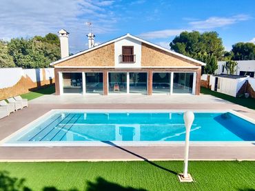 Detached house with pool for sale in Valle del Sol