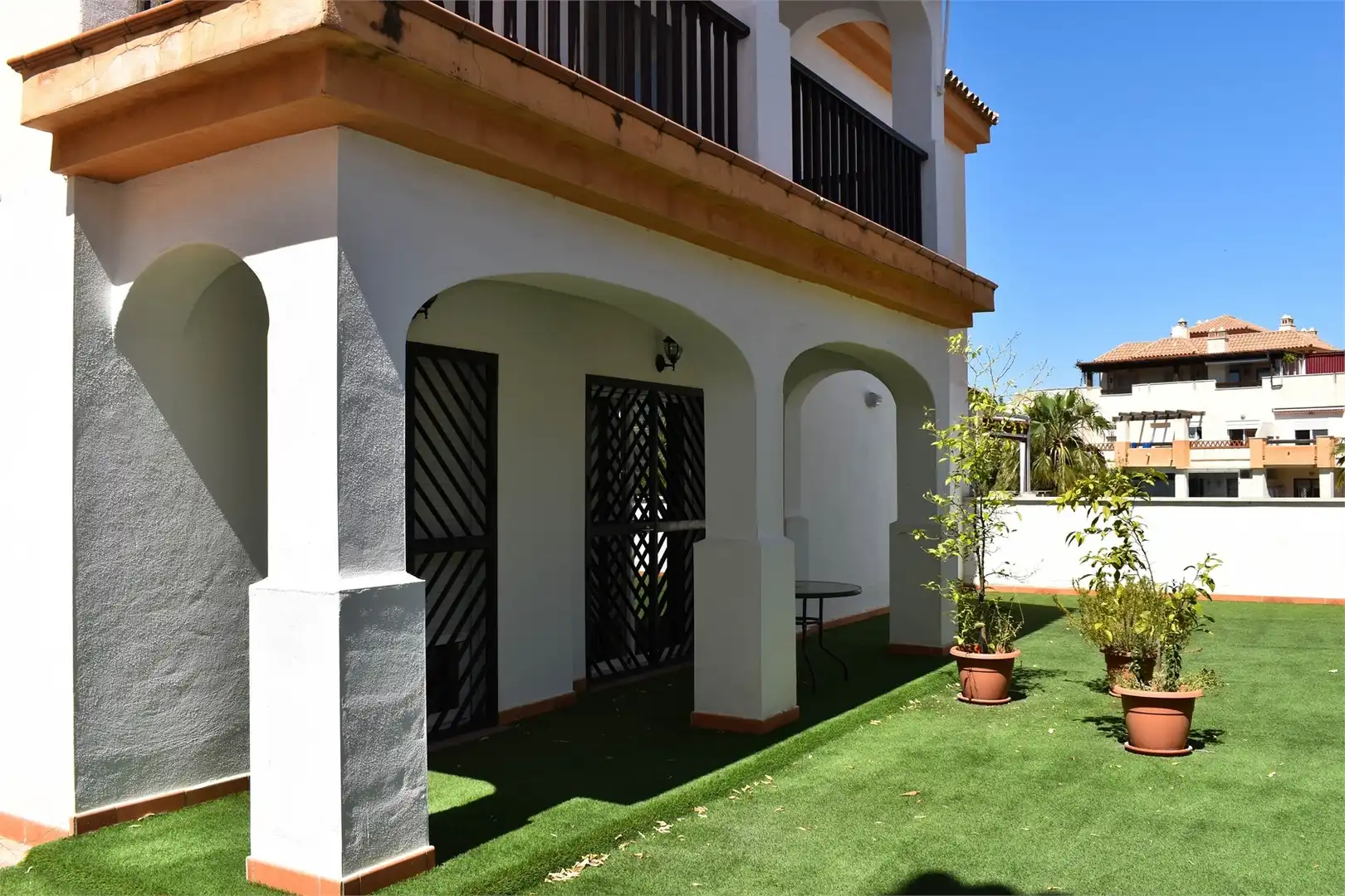 Jardín de Planta baja en venta en Vélez-Málaga con Aire acondicionado, Terraza y Piscina comunitaria