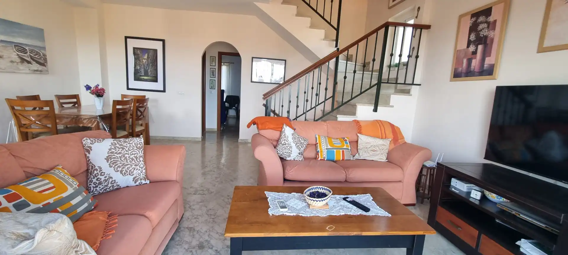 Sala de estar de Casa adosada en venta en Vélez-Málaga con Aire acondicionado y Piscina comunitaria
