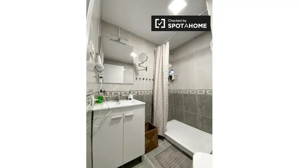 Baño de Piso de alquiler en Mislata con Aire acondicionado, Calefacción y Amueblado