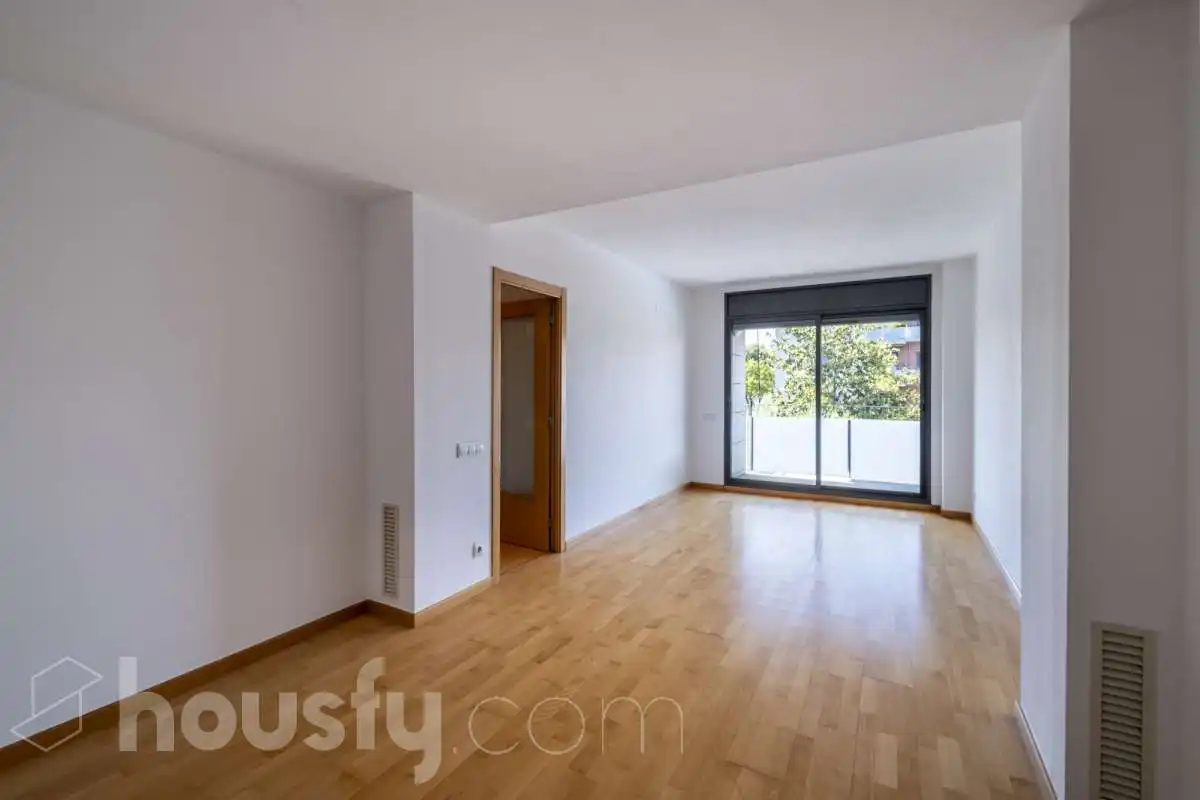 Living room of Flat for sale in Sant Cugat del Vallès  with Air Conditioner, Heating and Private garden