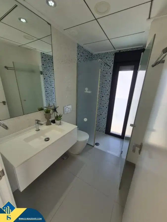 Bany de Casa o xalet en venda en Rojales amb Jardí privat, Terrassa i Moblat