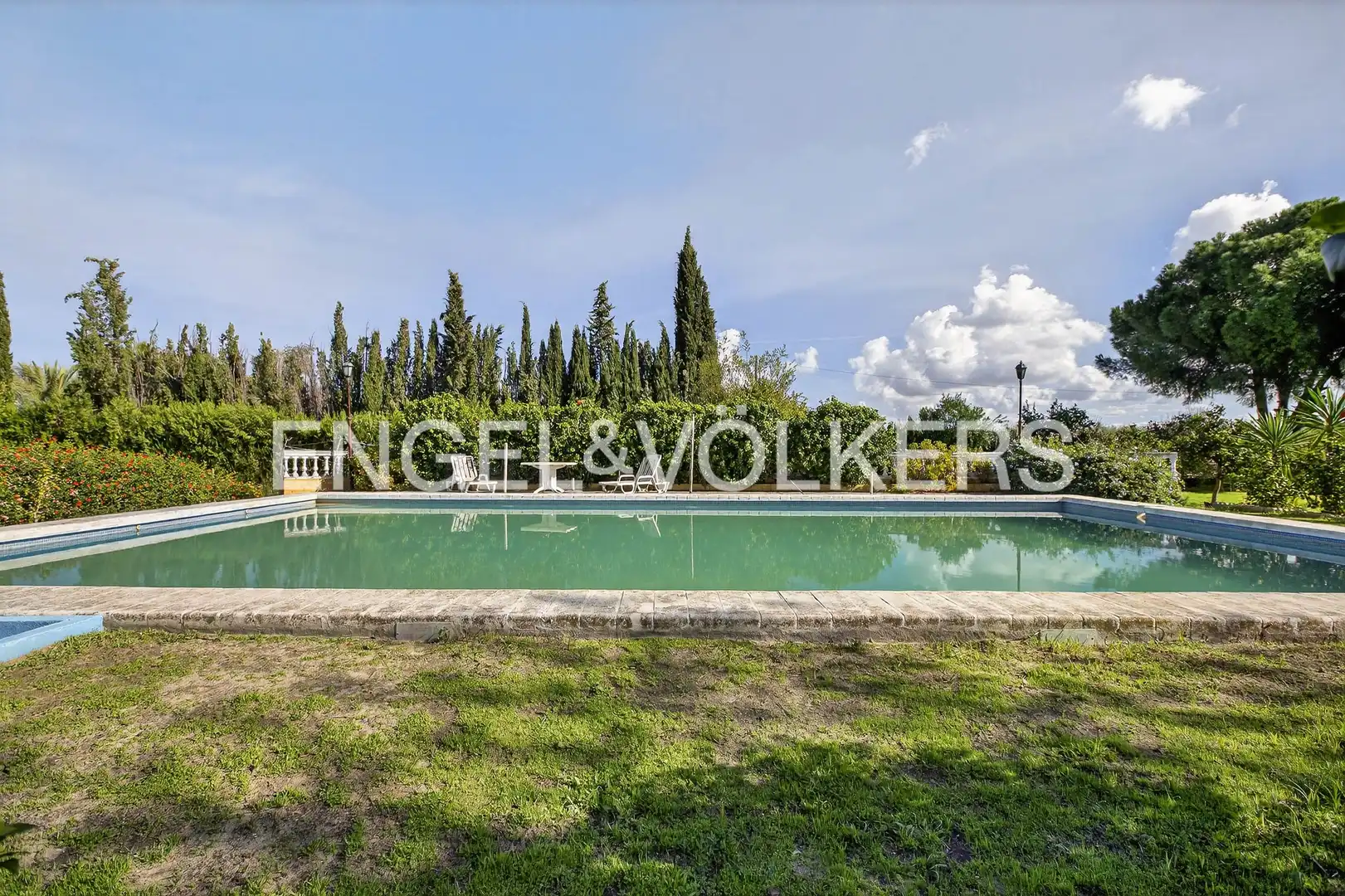 Swimming pool of Houses for sale in Morón de la Frontera  with Air Conditioner, Heating and Private garden