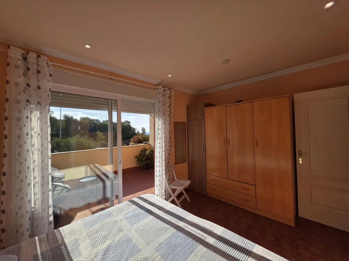 Schlafzimmer von Wohnungen zum Verkauf in La Línea de la Concepción mit Klimaanlage, Terrasse und Schwimmbad