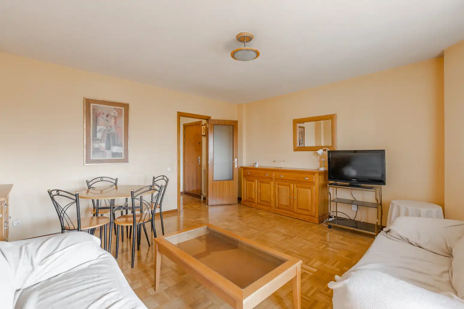 Sala d'estar de Pis de lloguer en  Pamplona / Iruña amb Calefacció, Parquet i Terrassa