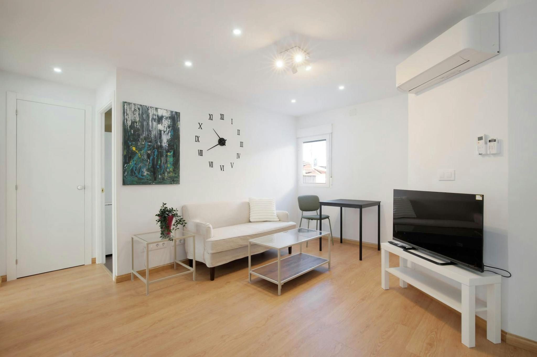 Living room of Flat to rent in  Madrid Capital  with Air Conditioner, Heating and Furnished
