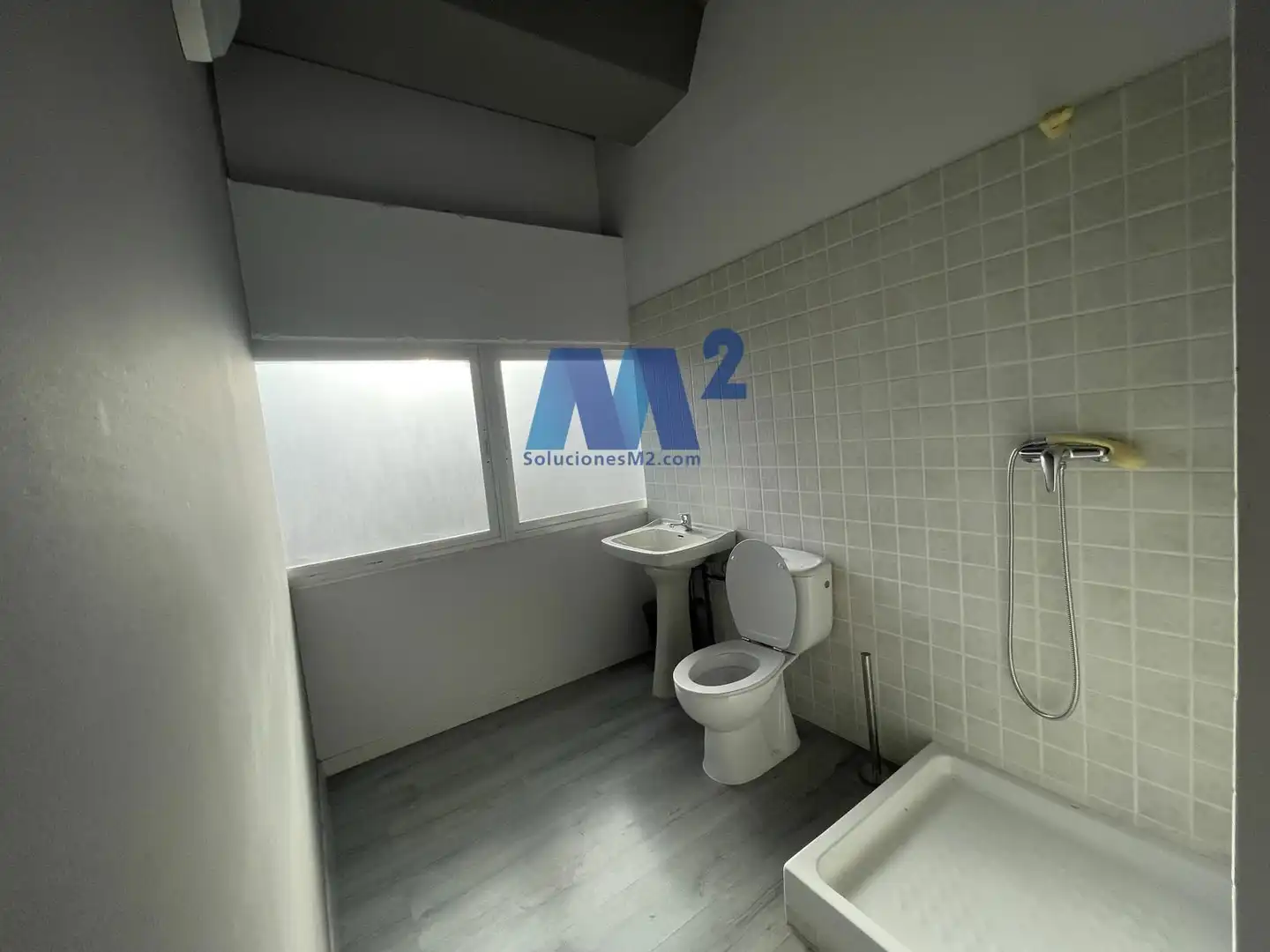 Badezimmer von Fabrikhallen zur Miete in San Fernando de Henares