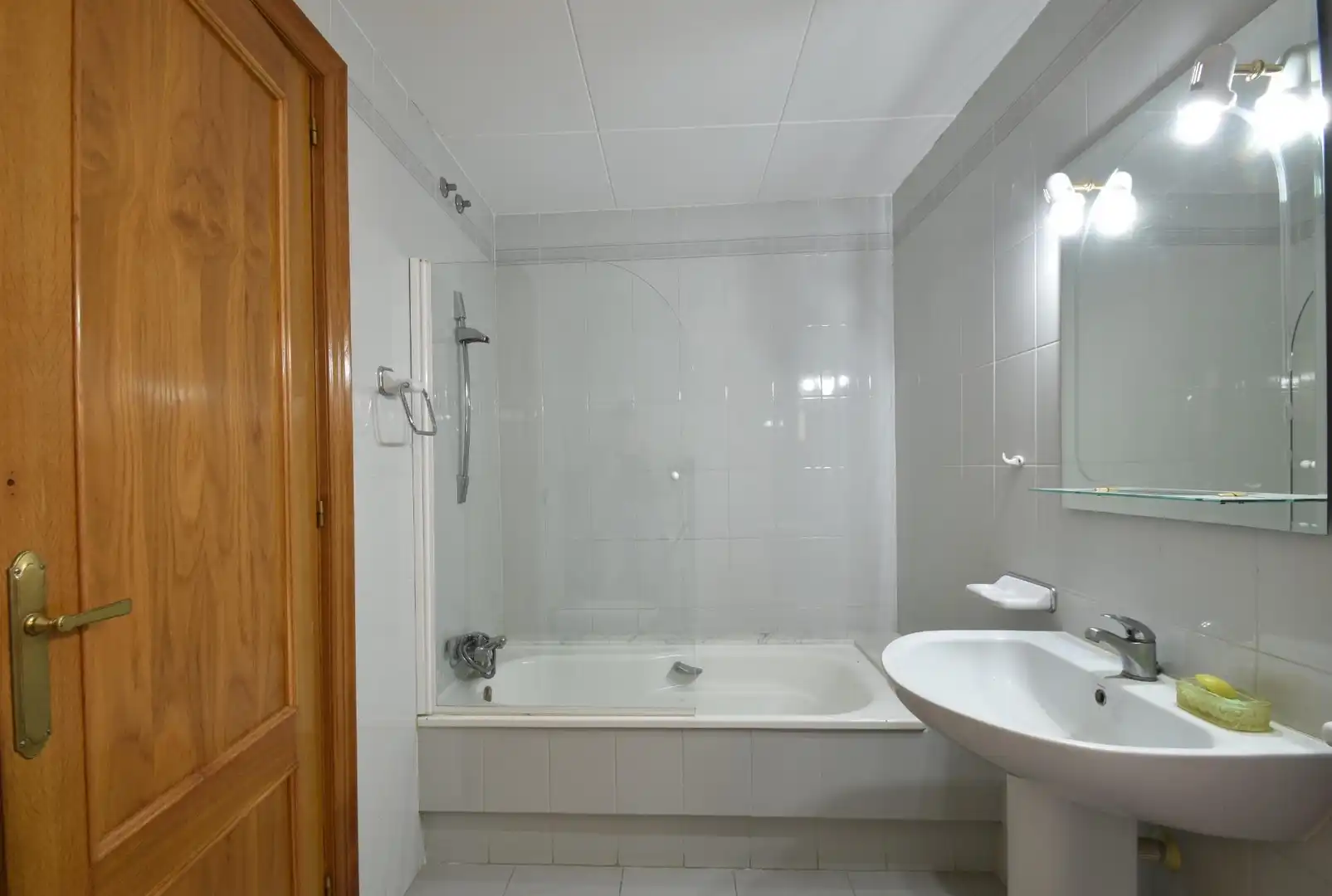 Badezimmer von Wohnung zum Verkauf in Vilanova i la Geltrú mit Heizung, Terrasse und Balkon