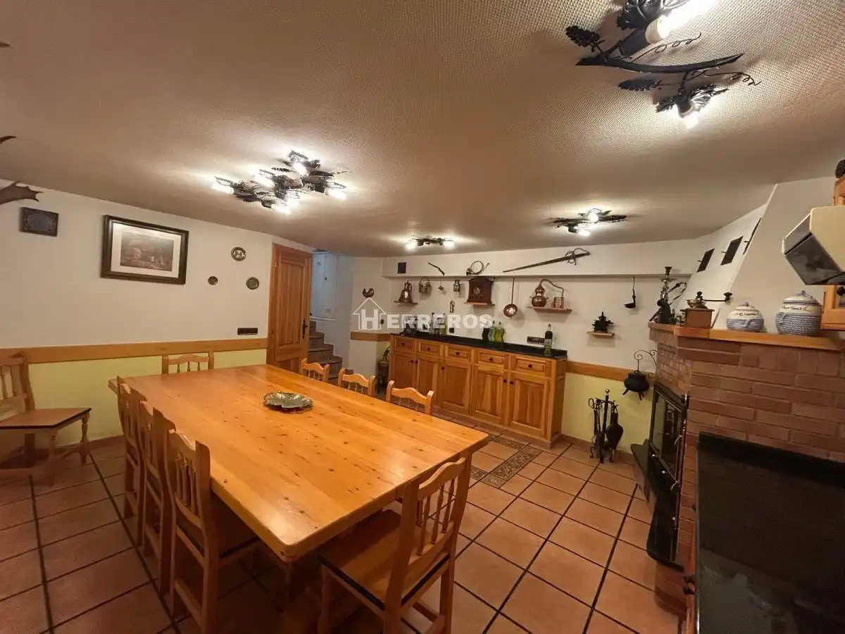 Casa adosada en venta en Baños de Río Tobía con Aire acondicionado, Calefacción y Parquet