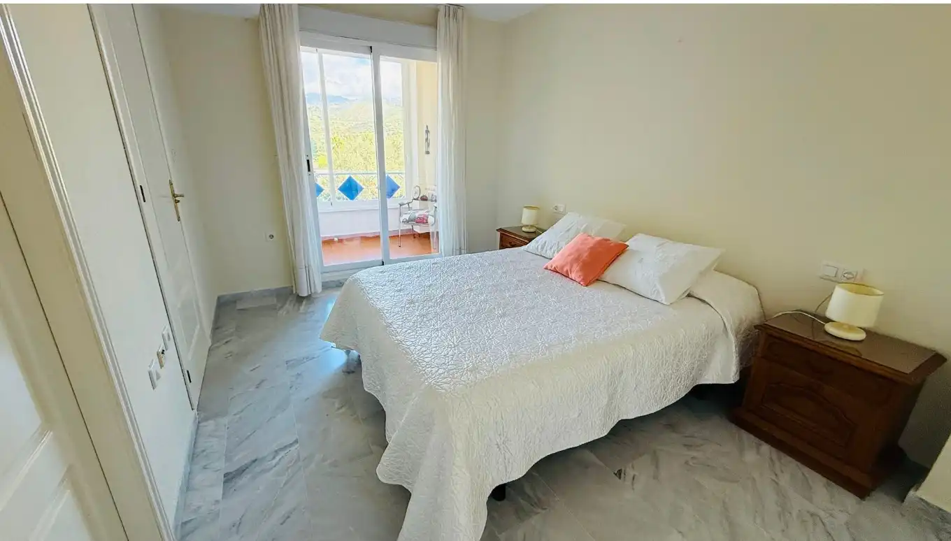 Schlafzimmer von Wohnung zur Miete in Marbella mit Klimaanlage, Terrasse und Möbliert