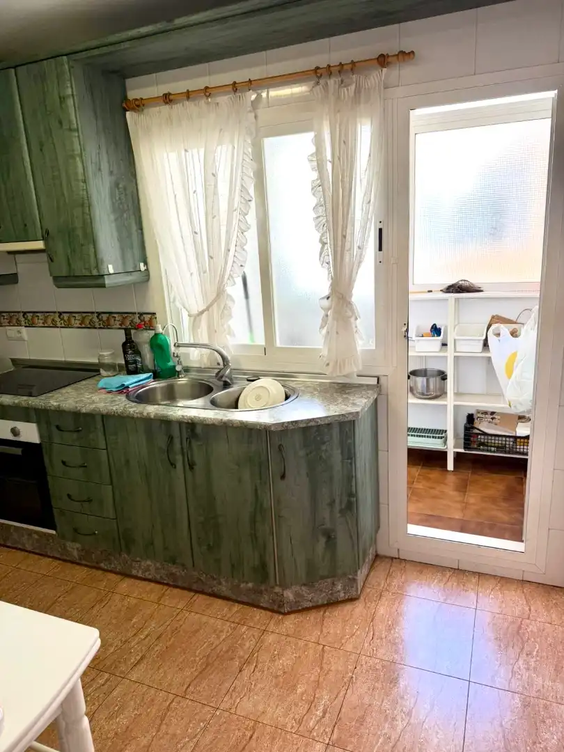 Cocina de Piso de alquiler en El Ejido con Aire acondicionado, Calefacción y Jardín privado
