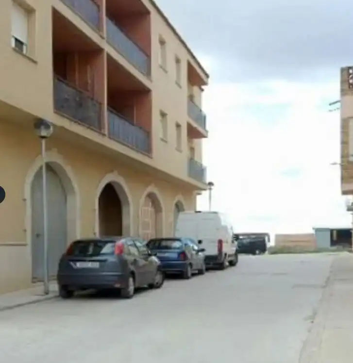 Parkplatz von Garage zum Verkauf in Maials