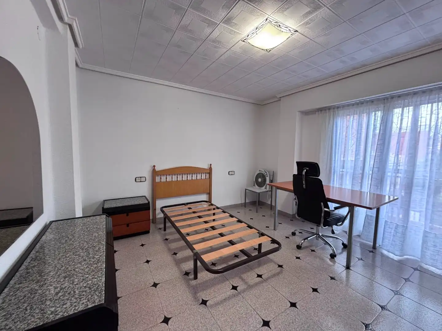 Schlafzimmer von Wohnung zur Miete in Burjassot mit Möbliert, Ofen und Waschmaschine