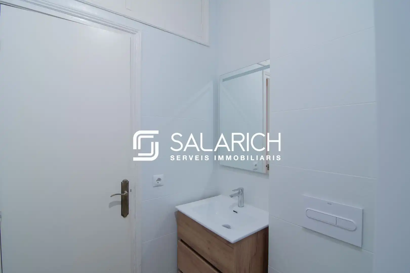 Baño de Piso en venta en Barcelona con Aire acondicionado, Calefacción y Terraza
