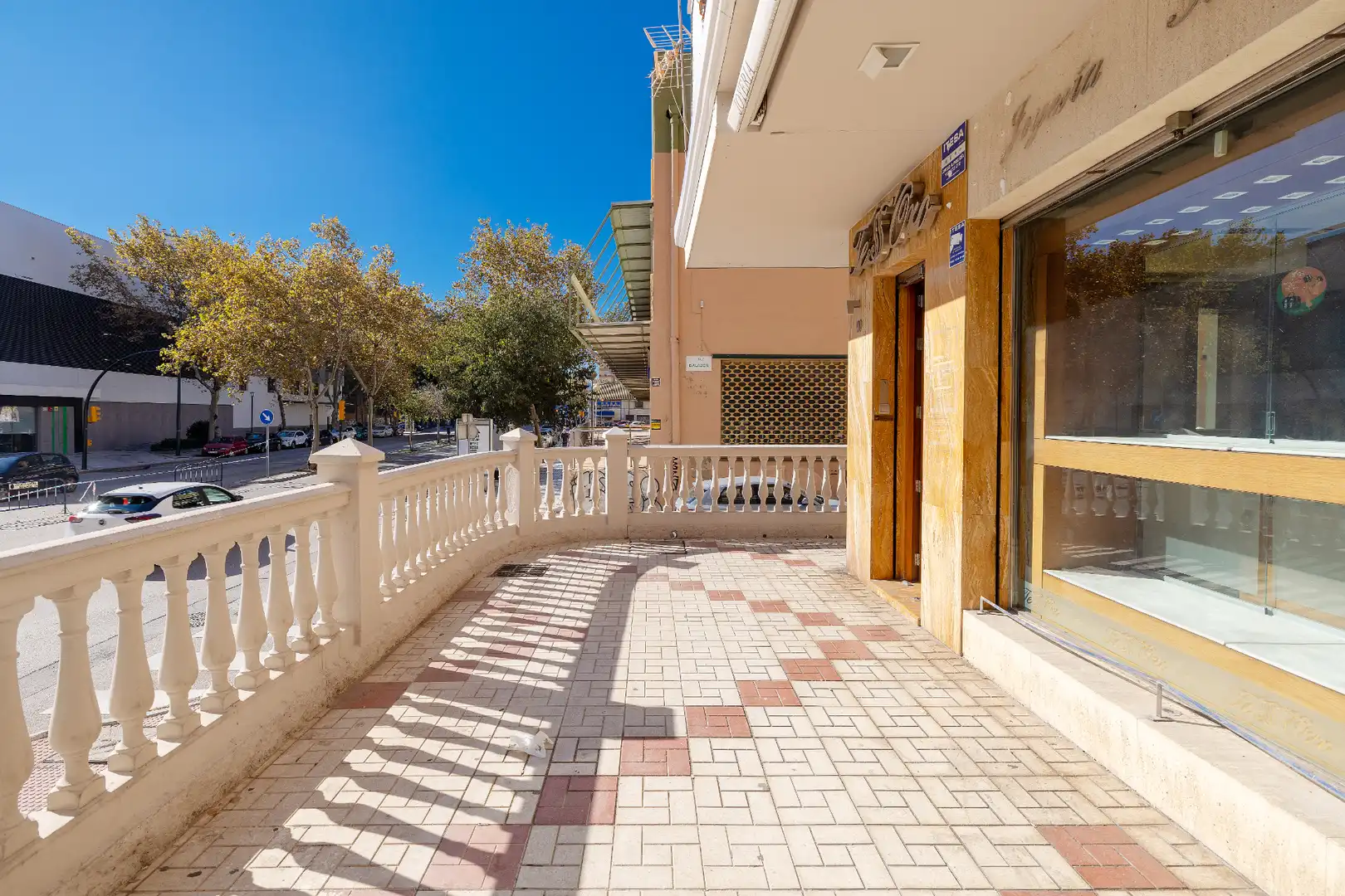 Vista exterior de Local en venda en Málaga amb Aire condicionat, Calefacció i Terrassa