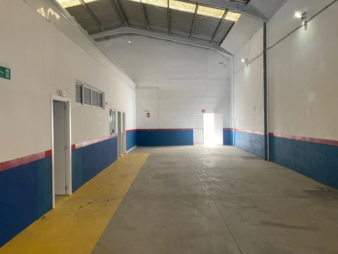 Nave industrial en venta en Cerrado de Calderón - Hacienda Paredes