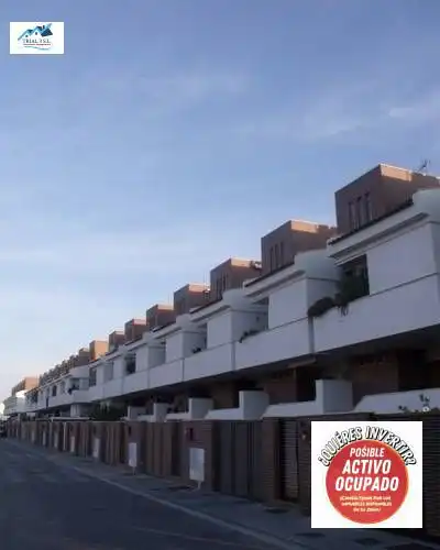 Vista exterior de Casa adosada en venta en Churriana de la Vega con Balcón