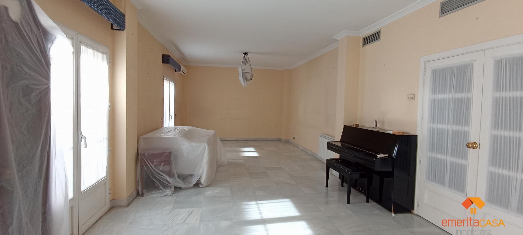 Dining room of Flat for sale in Almendralejo  with Air Conditioner, Heating and Storage room