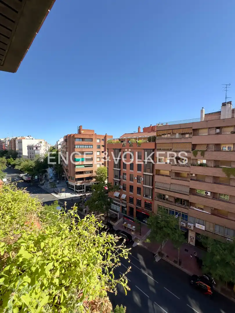 Pis amb terrassa en venda a Calle de Santa Engracia, imagen 2