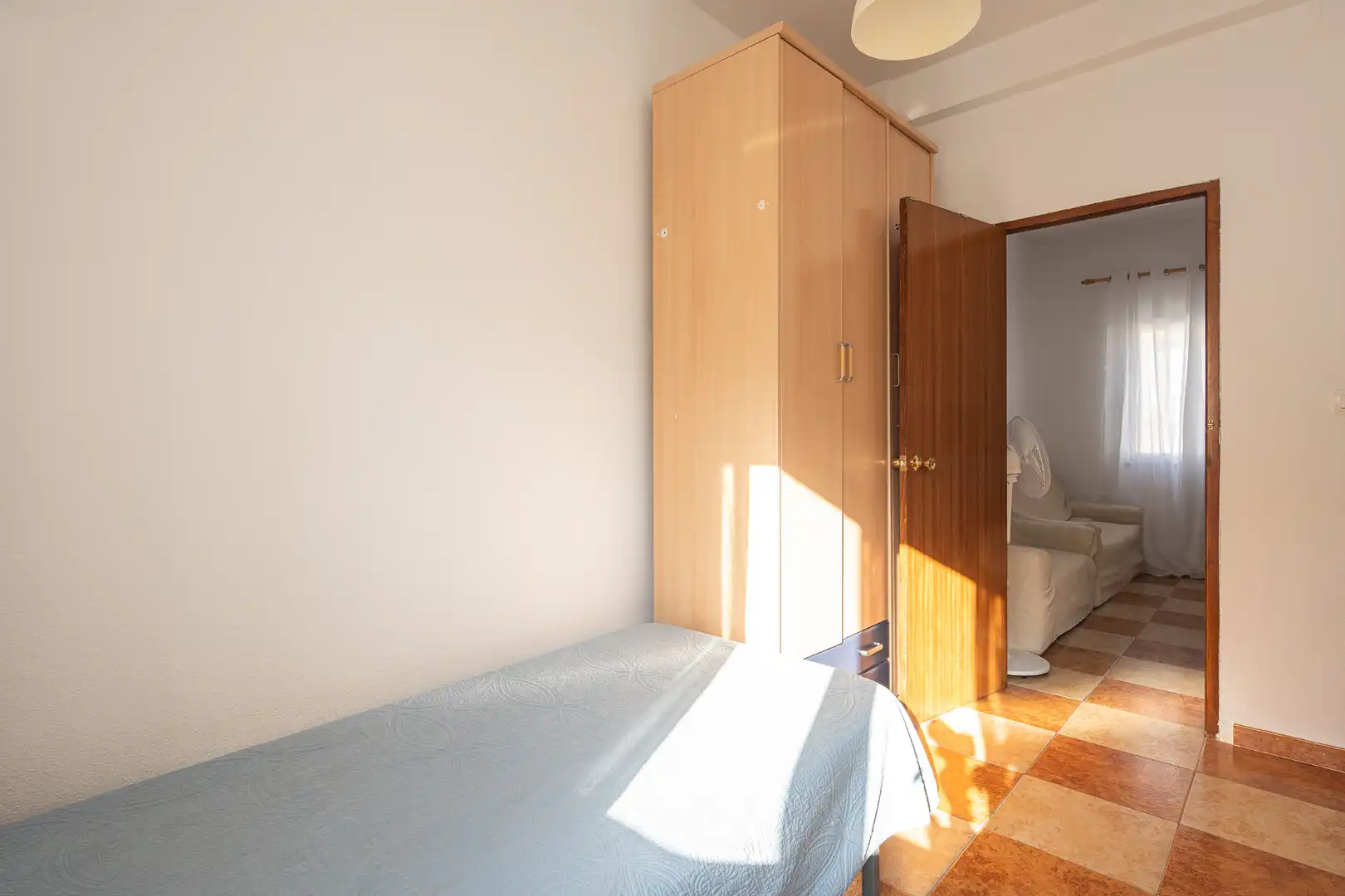 Schlafzimmer von Wohnung zum Verkauf in Granada mit Parkett, Möbliert und Ofen