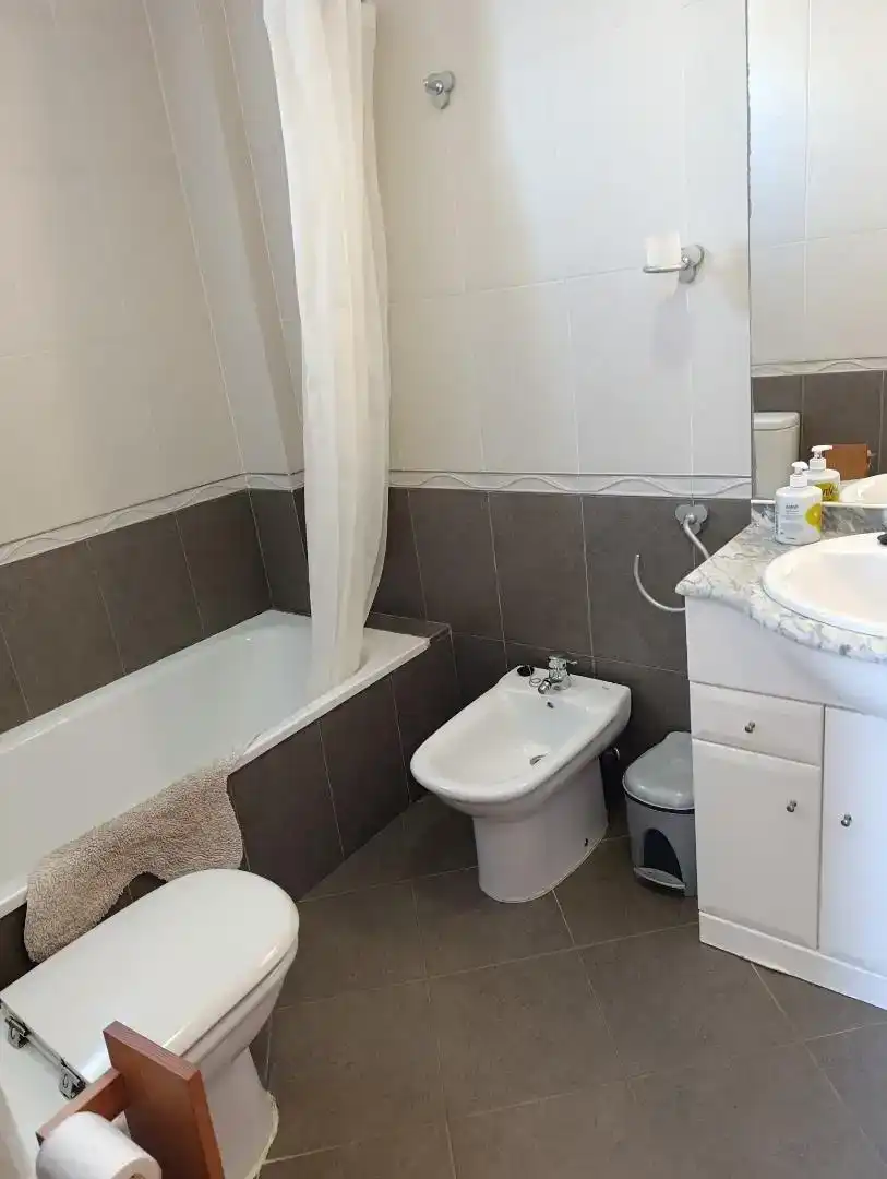Badezimmer von Wohnungen zur Miete in Oliva mit Klimaanlage und Balkon