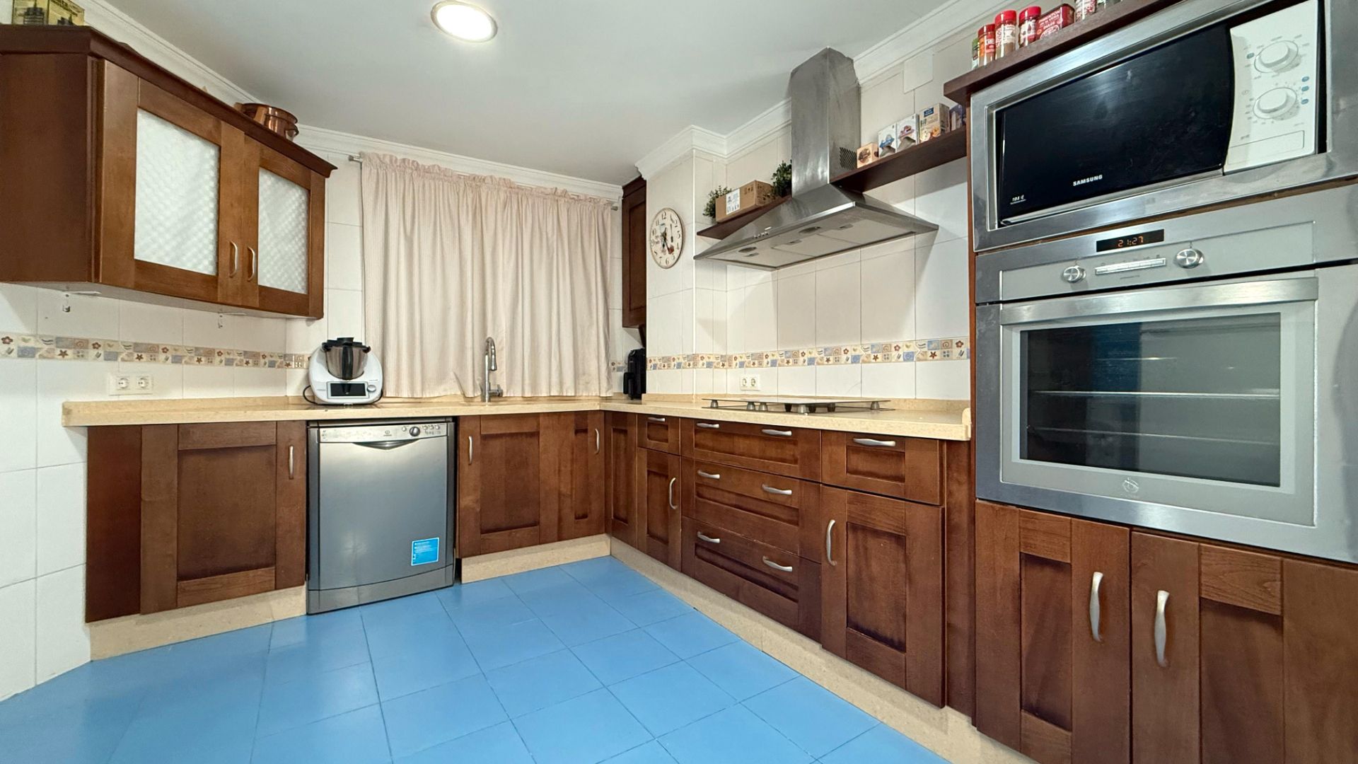 Kitchen of Flat for sale in San Fernando  with Storage room