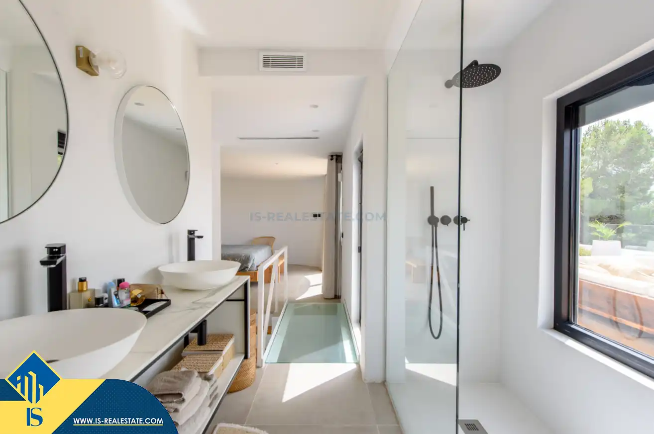 Baño de Casa o chalet en venta en Sant Josep de sa Talaia con Aire acondicionado, Calefacción y Jardín privado