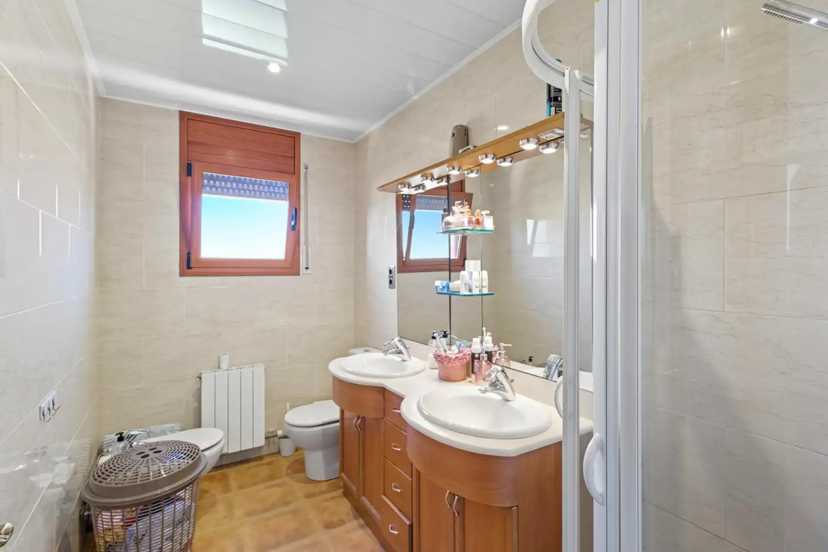 Baño de Casa o chalet en venta en Cànoves I Samalús con Aire acondicionado, Calefacción y Jardín privado