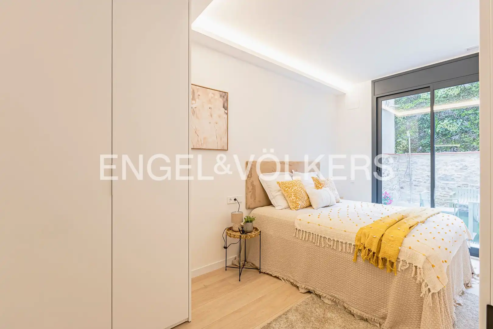 Schlafzimmer von Wohnung zum Verkauf in Barcelona mit Klimaanlage, Heizung und Privatgarten