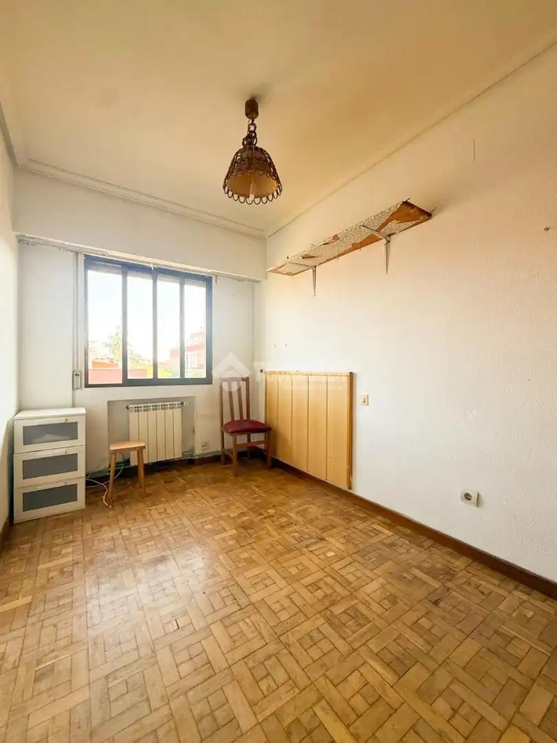 Dormitori de Pis en venda en Madrid amb Calefacció, Parquet i Terrassa