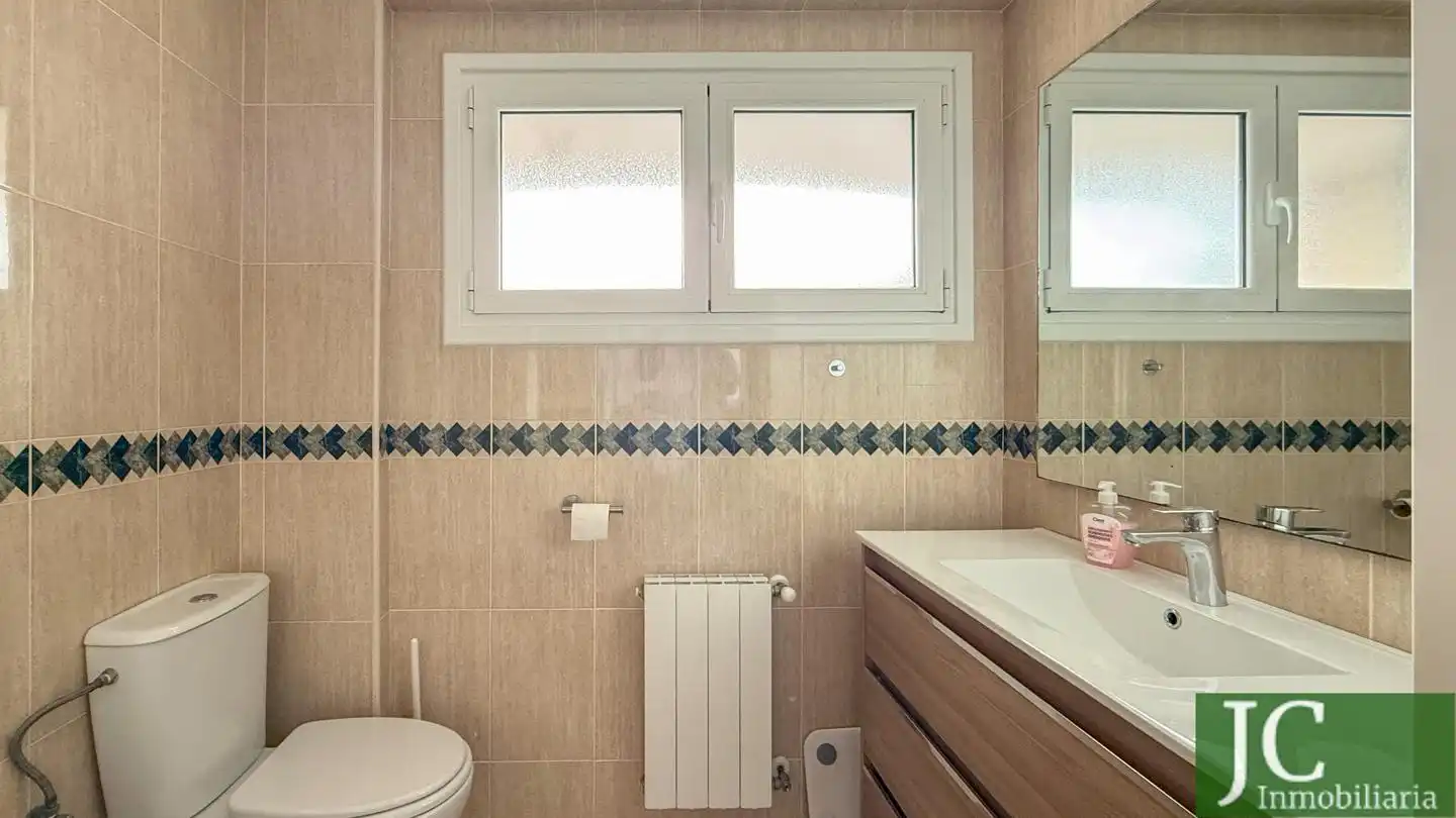 Bathroom of Flat for sale in Colindres, Cantabria