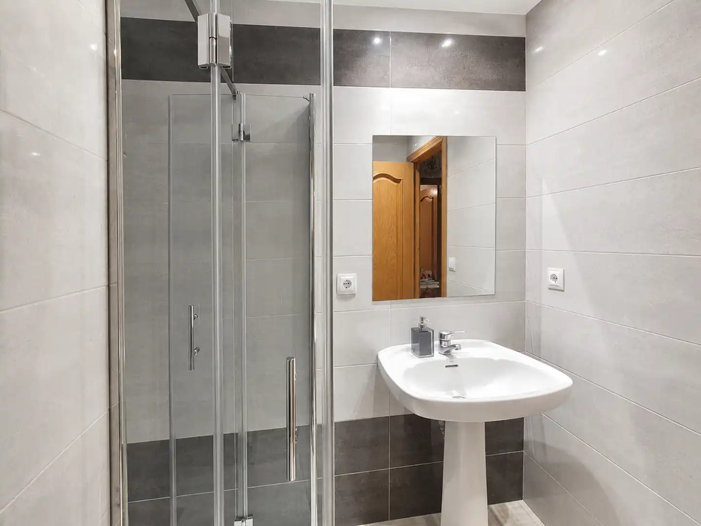 Bany de Pis en venda en Vitoria - Gasteiz amb Calefacció, Parquet i Terrassa