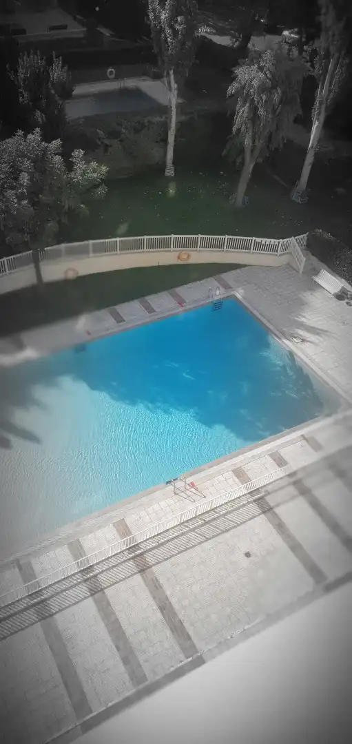 Piscina de Pis en venda en Madrid amb Calefacció, Jardí privat i Parquet