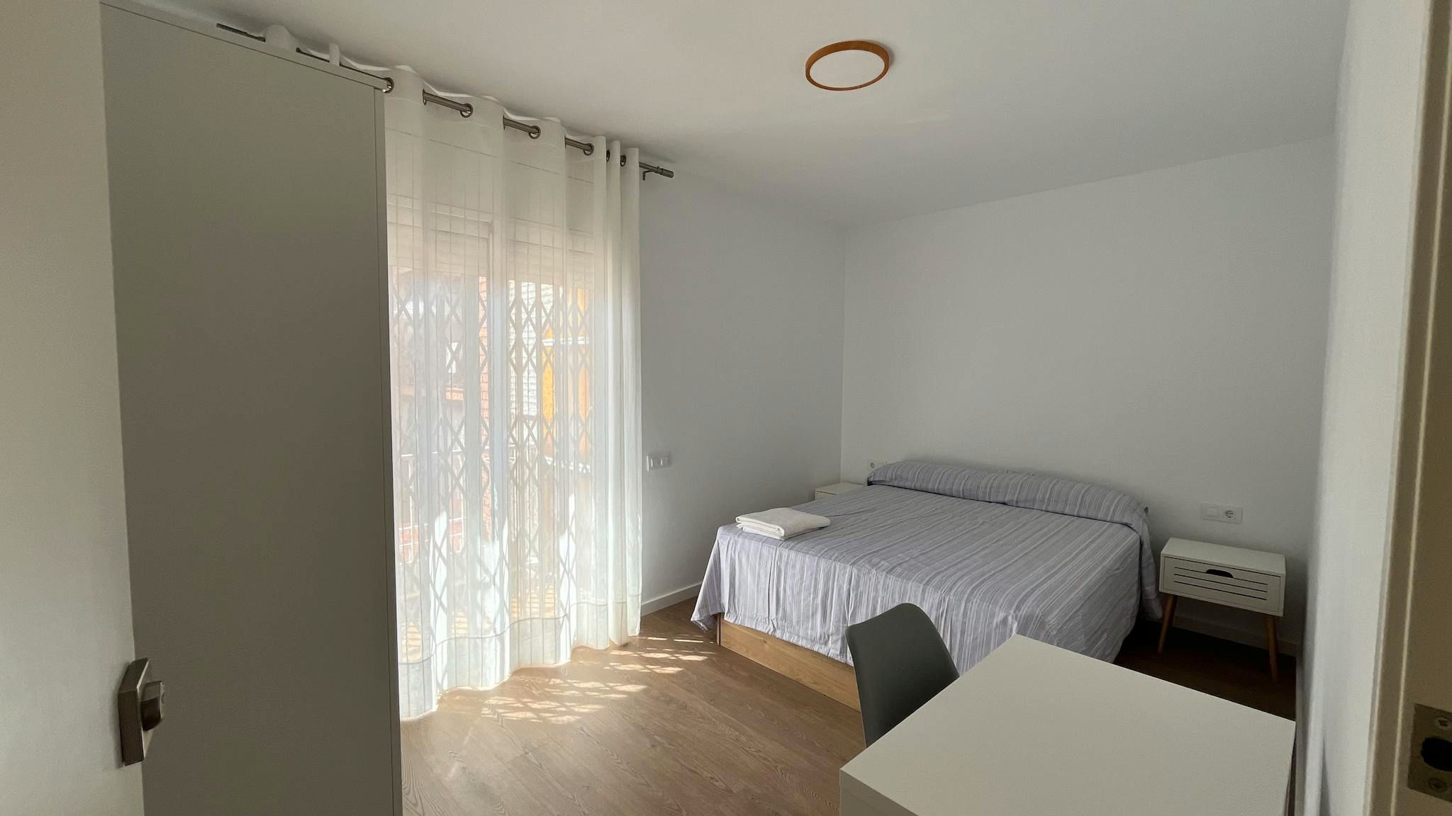 Bedroom of Flat to share in Cornellà de Llobregat  with Air Conditioner, Furnished and Washing machine
