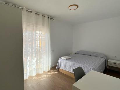 Bedroom of Flat to share in Cornellà de Llobregat  with Air Conditioner, Furnished and Washing machine